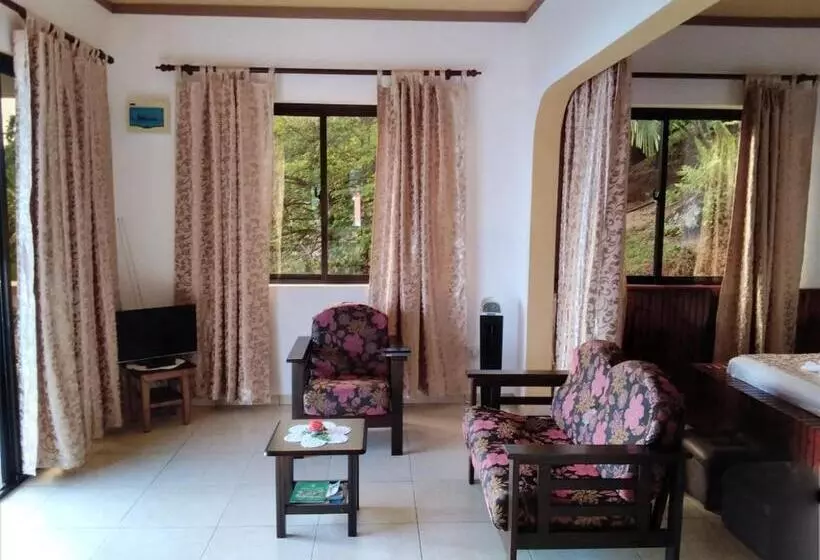 پانسیون Les Elles Guesthouse Self Catering