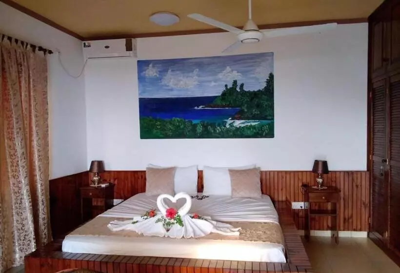 پانسیون Les Elles Guesthouse Self Catering