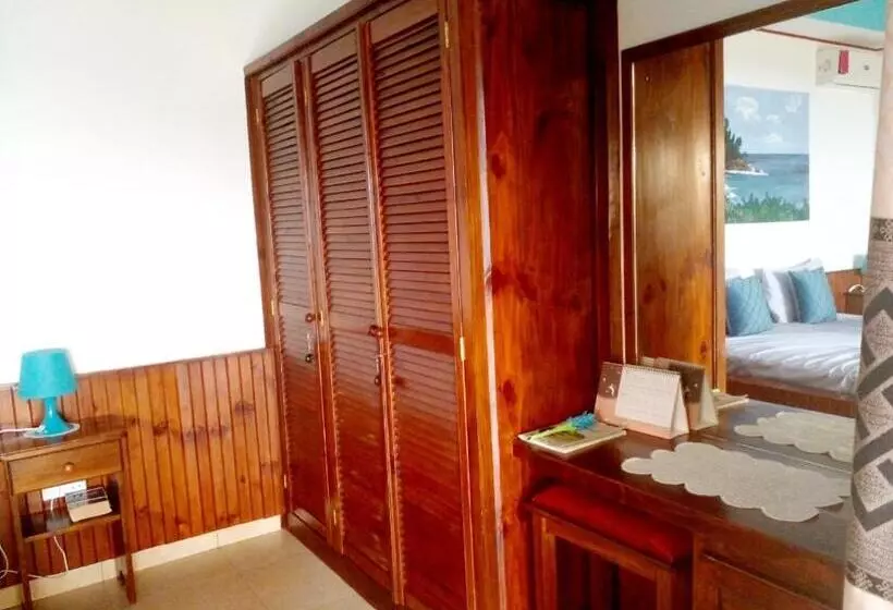 پانسیون Les Elles Guesthouse Self Catering