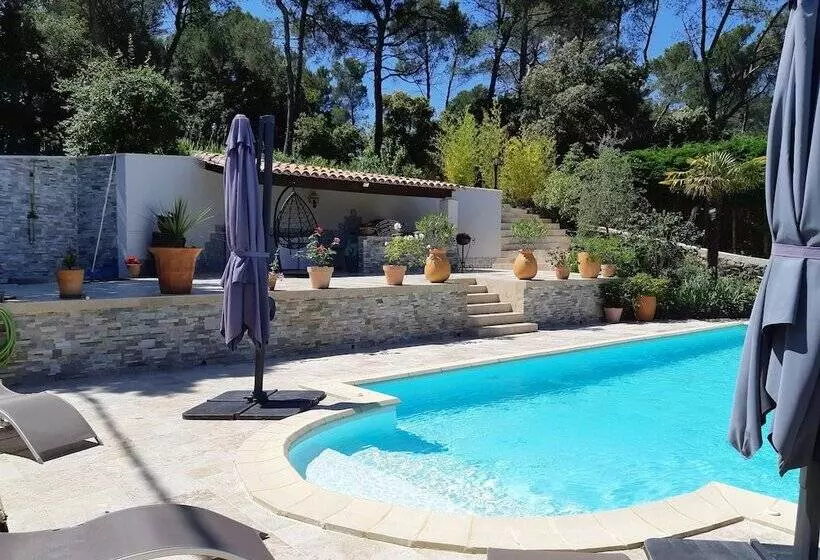 Aamiaismajoitus (B&B) Chambres D Hôtes  Piscine, Spa, Tennis