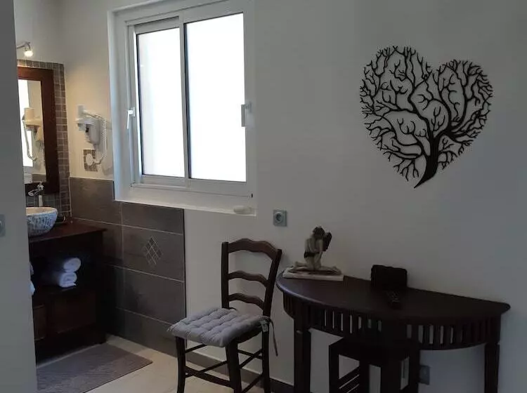 Aamiaismajoitus (B&B) Chambres D Hôtes  Piscine, Spa, Tennis