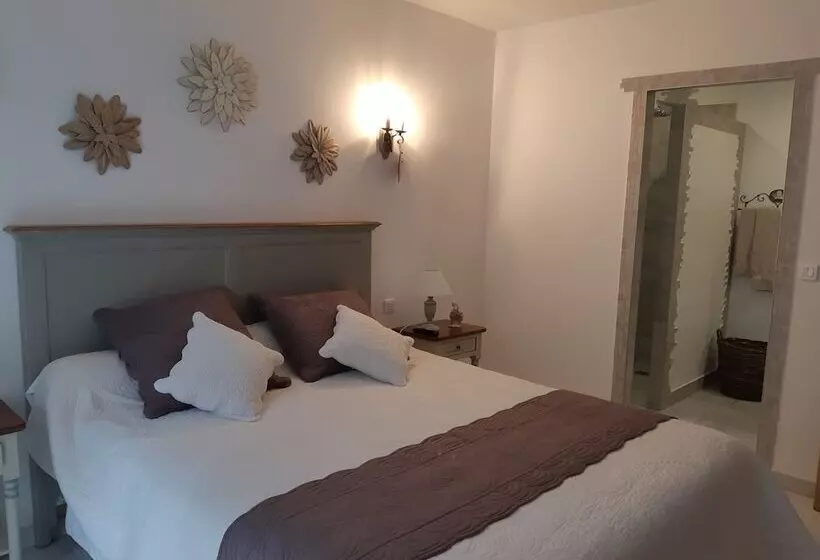 Aamiaismajoitus (B&B) Chambres D Hôtes  Piscine, Spa, Tennis