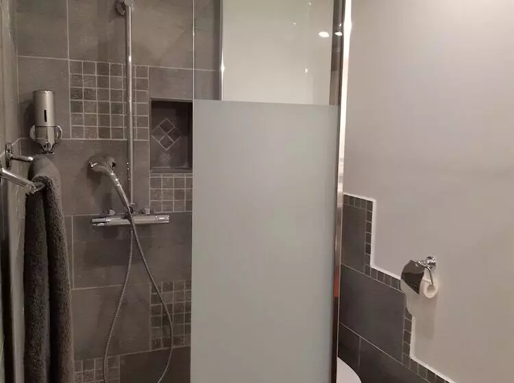 Aamiaismajoitus (B&B) Chambres D Hôtes  Piscine, Spa, Tennis