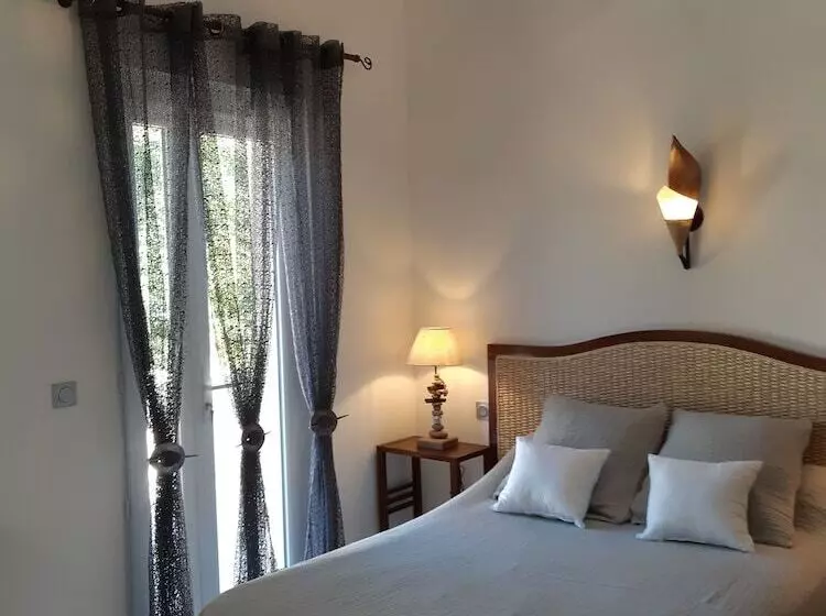 Aamiaismajoitus (B&B) Chambres D Hôtes  Piscine, Spa, Tennis