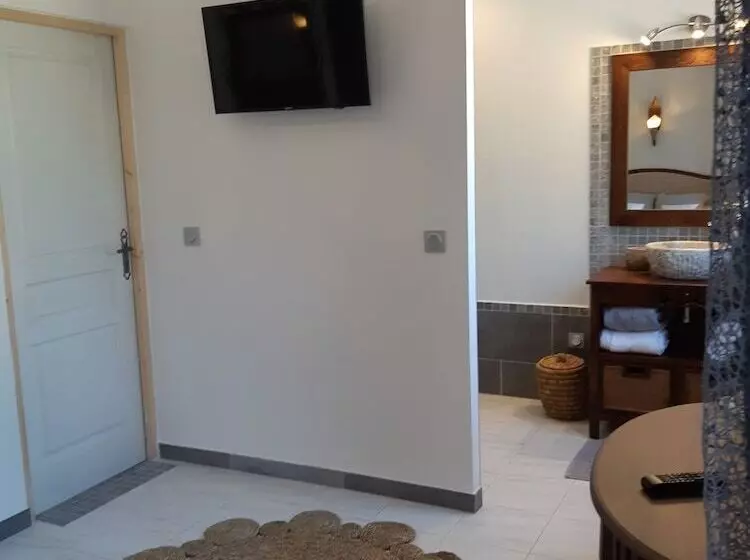 Aamiaismajoitus (B&B) Chambres D Hôtes  Piscine, Spa, Tennis