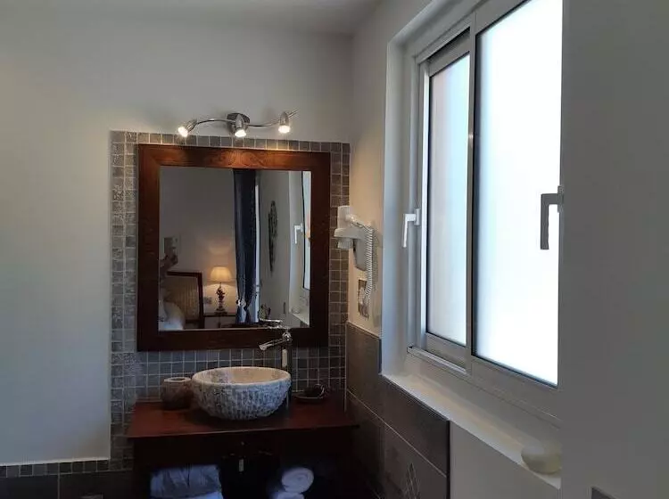 Aamiaismajoitus (B&B) Chambres D Hôtes  Piscine, Spa, Tennis