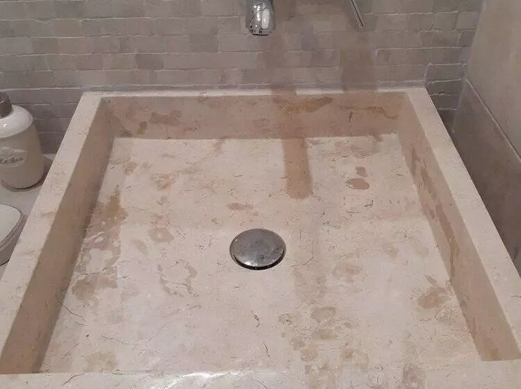 Aamiaismajoitus (B&B) Chambres D Hôtes  Piscine, Spa, Tennis