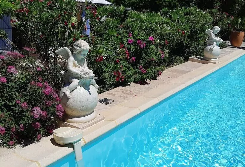 Aamiaismajoitus (B&B) Chambres D Hôtes  Piscine, Spa, Tennis