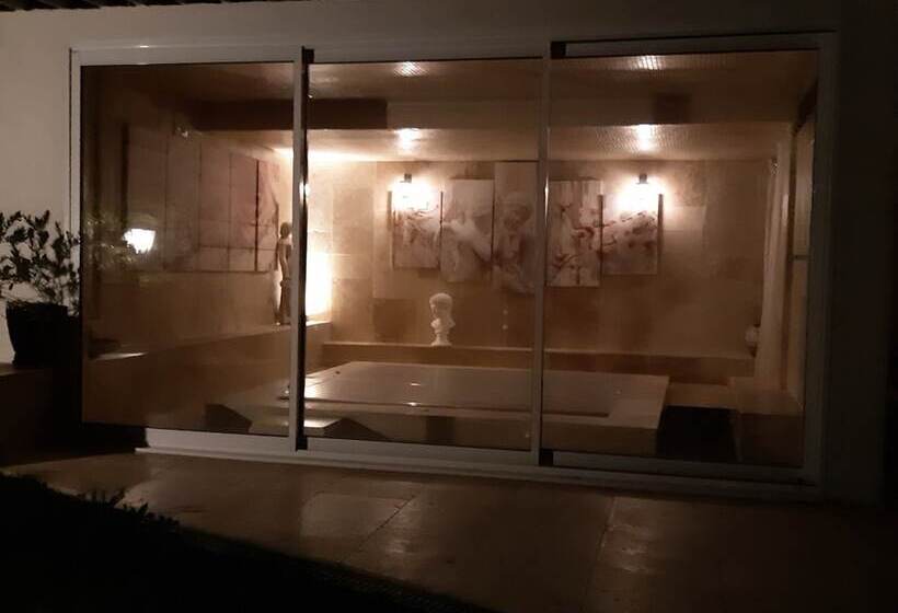 ベッドアンドブレックファースト Chambres D Hôtes  Piscine, Spa, Tennis