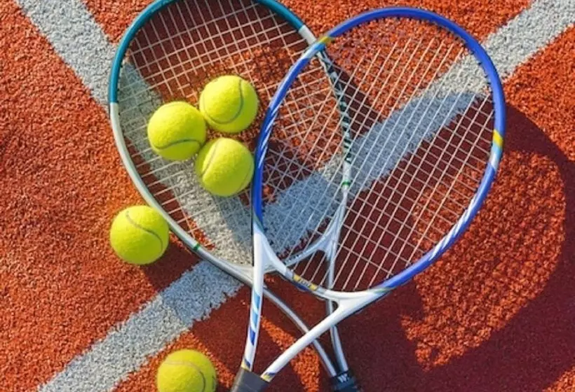 Aamiaismajoitus (B&B) Chambres D Hôtes  Piscine, Spa, Tennis