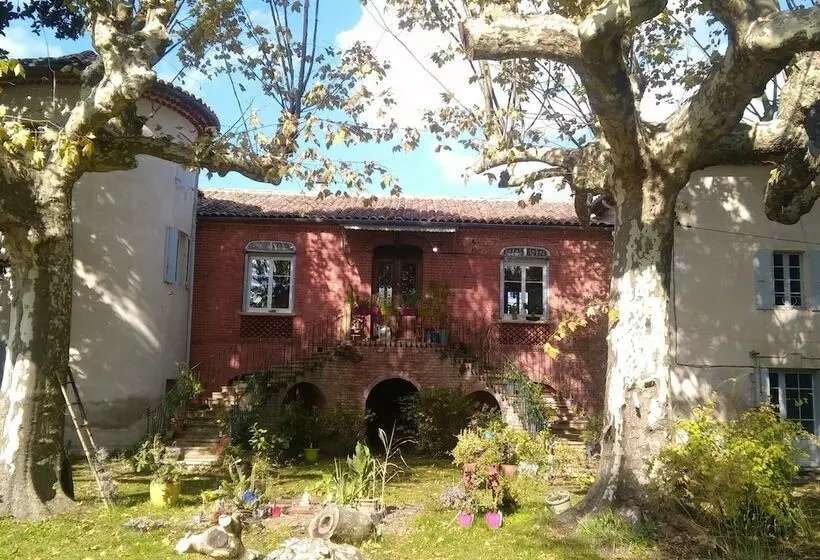 Aamiaismajoitus (B&B) Gîte Mas De Bruguerolle
