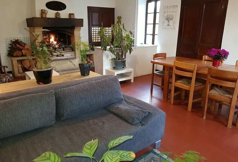 ベッドアンドブレックファースト Gîte Mas De Bruguerolle