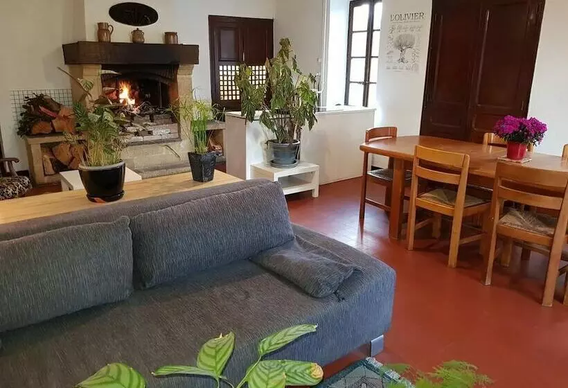 Aamiaismajoitus (B&B) Gîte Mas De Bruguerolle