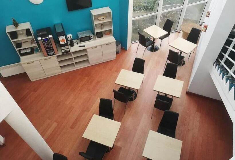 Отель Mervil Airport