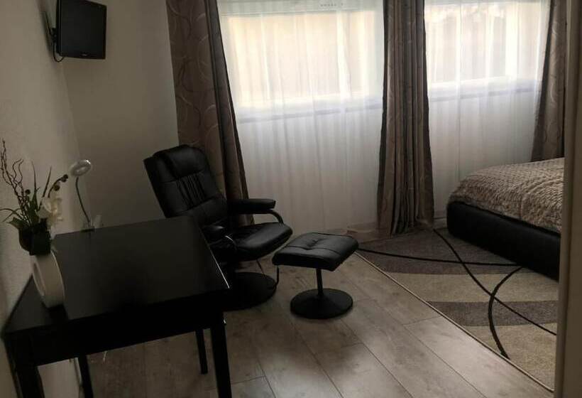 Отель Mervil Airport