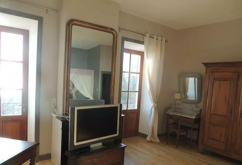 ペンション Château De Montréal