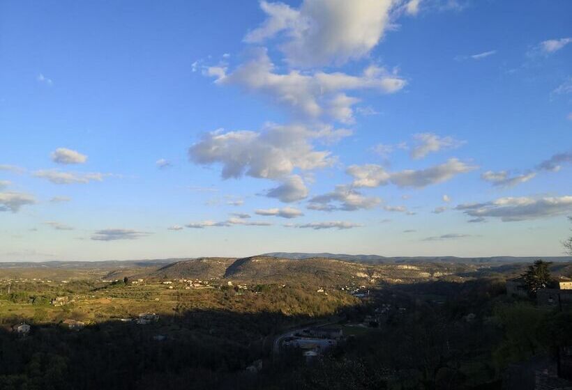 بنسيون Château De Montréal