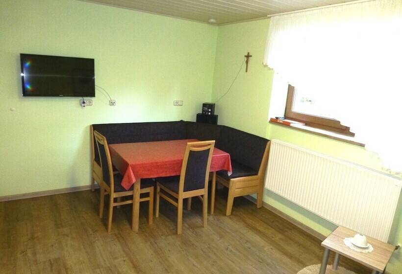 Abseits Vom Lärm Und Verkehr