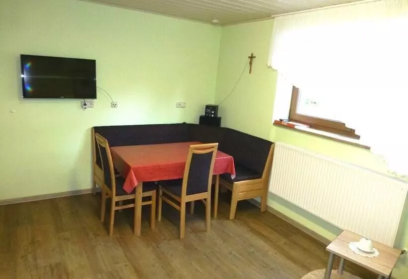 Abseits Vom Lärm Und Verkehr