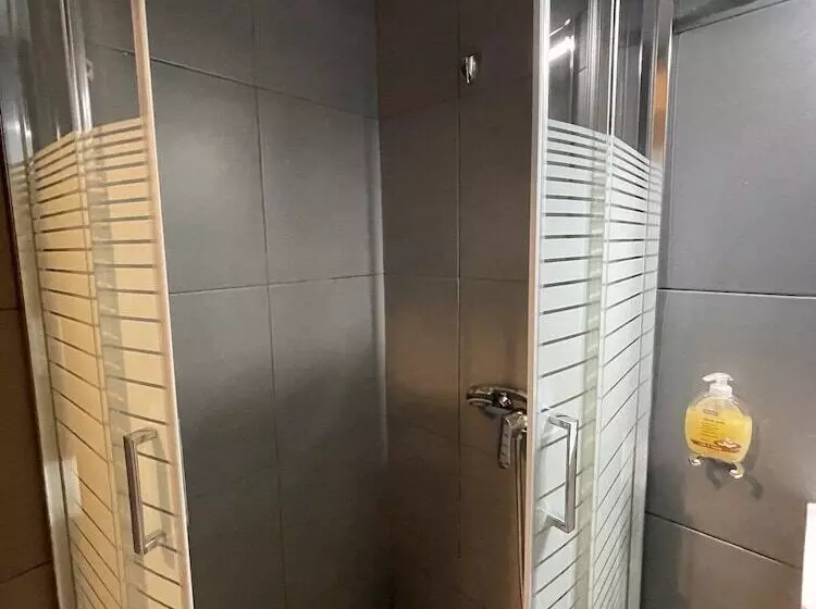 Avr Deluxe Suites 4 Airport Free Shuttle