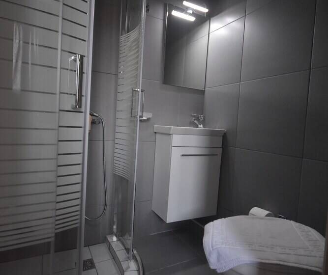 Avr Deluxe Suites 4 Airport Free Shuttle