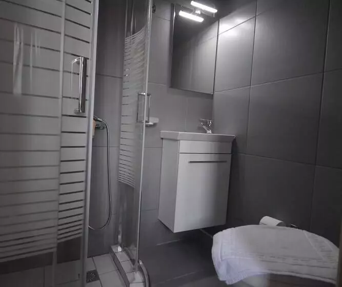 Avr Deluxe Suites 4 Airport Free Shuttle