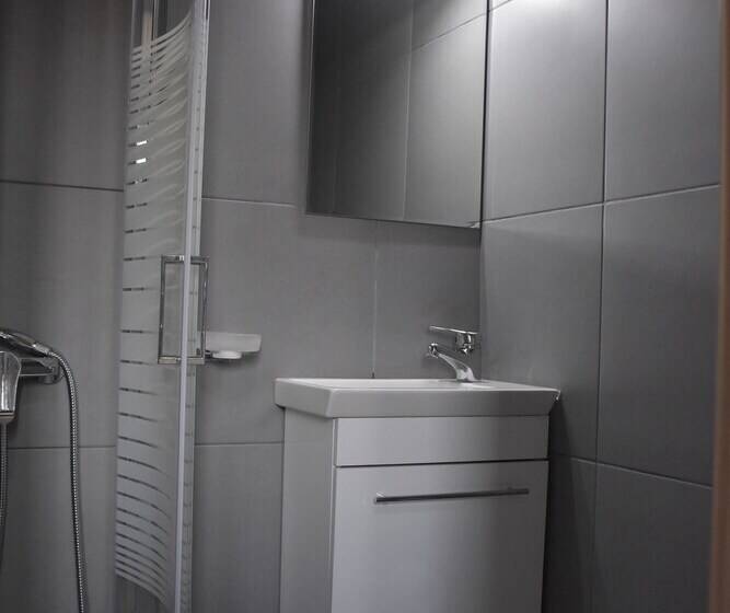 Avr Deluxe Suites 4 Airport Free Shuttle