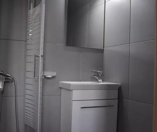 Avr Deluxe Suites 4 Airport Free Shuttle