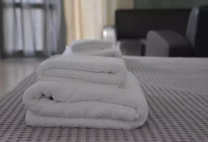 Avr Deluxe Suites 4 Airport Free Shuttle