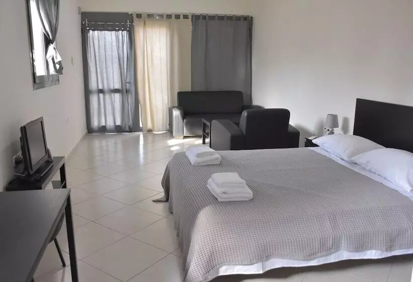 Avr Deluxe Suites 4 Airport Free Shuttle