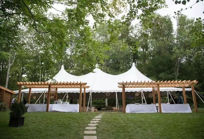 Chatfield Hollow Inn