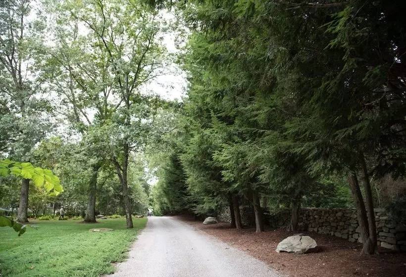 Chatfield Hollow Inn