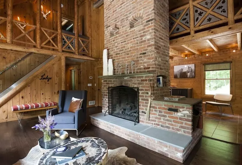 Chatfield Hollow Inn