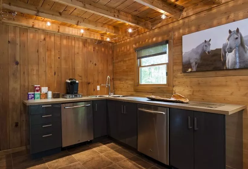 Chatfield Hollow Inn