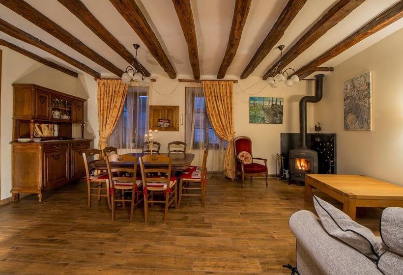 بنسيون Aupres Du Chateau