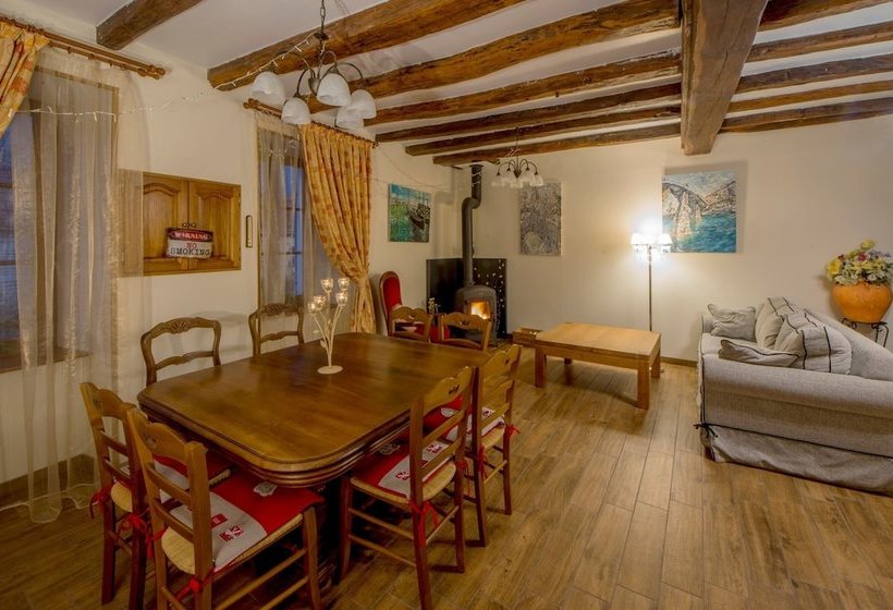 بنسيون Aupres Du Chateau