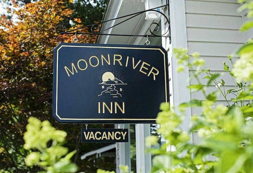 פנסיון Moonriver Inn
