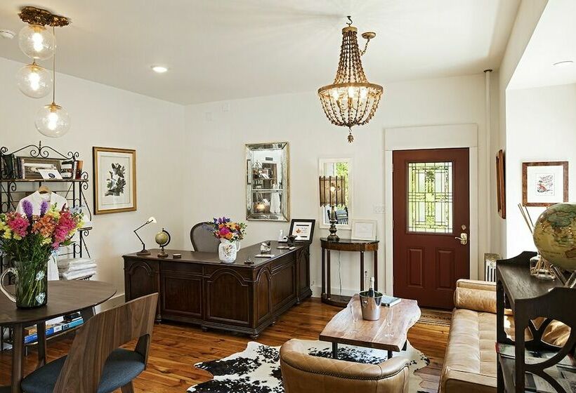 פנסיון Moonriver Inn