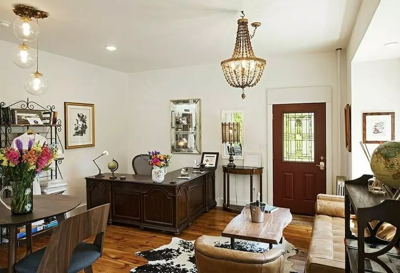 ペンション Moonriver Inn