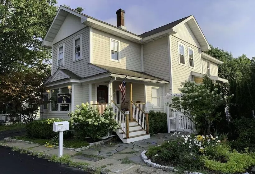 ペンション Moonriver Inn