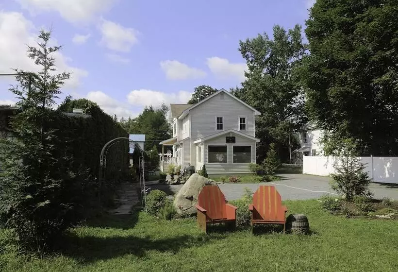 ペンション Moonriver Inn