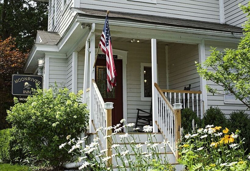 פנסיון Moonriver Inn