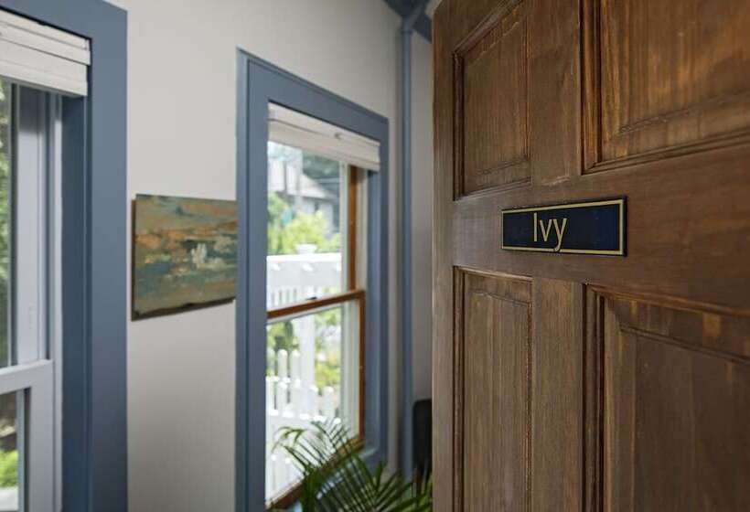 פנסיון Moonriver Inn