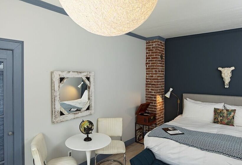 פנסיון Moonriver Inn