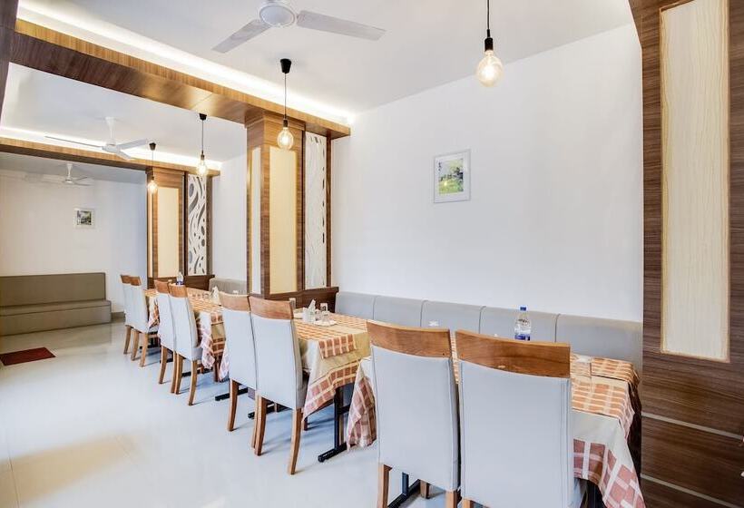 Capital O 60558 Hotel Midhuna International