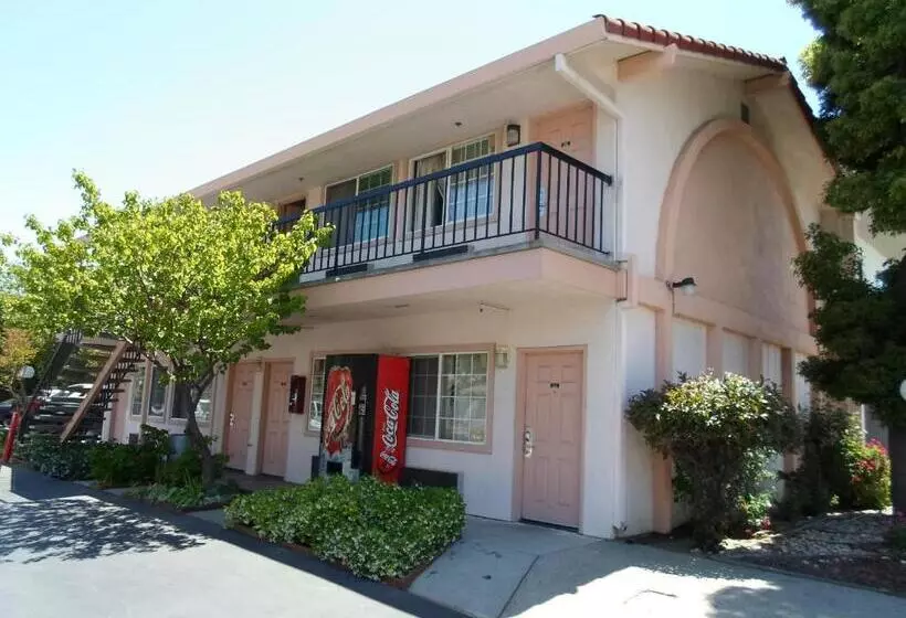 酒店 Morgan Hill Inn