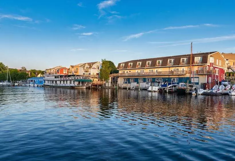 호텔 Old Harbor Inn