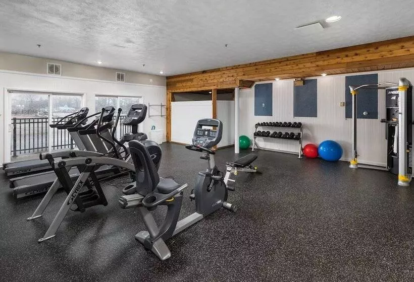 호텔 Old Harbor Inn