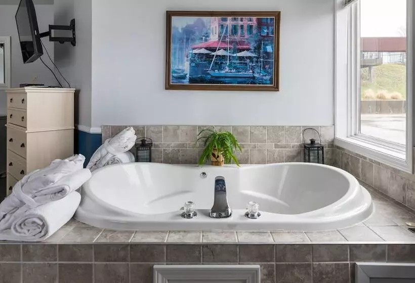 호텔 Old Harbor Inn