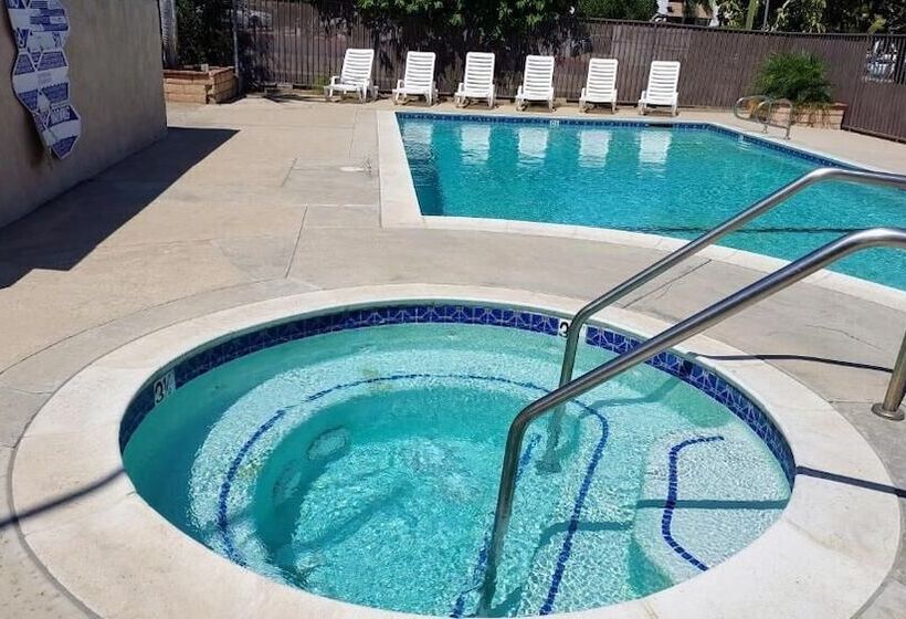 בית מלון כפרי Regency Inn Norco